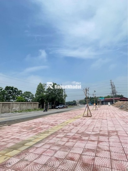 Đất nền , vẻ hè 11m, Không ép xây dựng - sát vách Đông Anh. Hà Nội